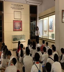 Học Lịch Sử Qua Bài Thuyết Minh ở Bảo Tàng Min