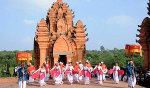 Lê Hội Ka Tê được Người Chăm Theo Hin đu Giáo Tổ Chức Tại Pháp Pô Sa Inư (ninh Thuận) Min