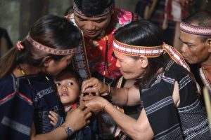 Một Nghi Thức Trong Lễ Thổi Tai Của Người Ba Na(kon Tum) Min