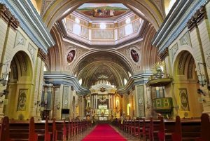 Bên Trong Nhà Thờ Ba Si Li Ca đờ Xan Mác Tin đờ Tua ở Ba Tan Gát. (phi Lip Pin) Min