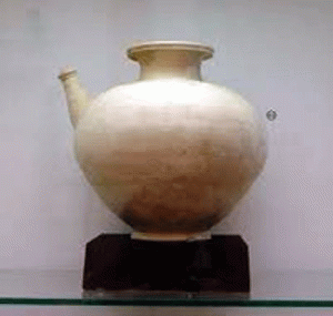 Bình Gốm Óc Eo Có Vòi (baotanglichsu.vn)