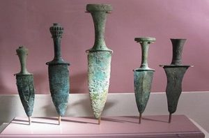 Dao đồng Đông Sơn. Min