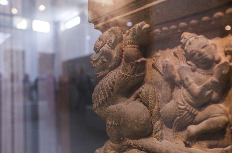 Hình ảnh điêu Khắc Trên Đài Thờ Trà Kiệu. (baodantoc.vn)