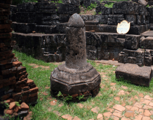 Hình Tượng Linga Và Yoni Tại Thánh địa Mỹ Sơn Tín Ngưỡng Phồn Thực. (i) Min