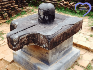 Hình Tượng Linga Và Yoni Tại Thánh địa Mỹ Sơn. Min