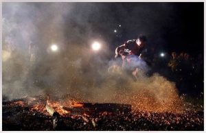 Lễ Hội Nhảy Lửa Của Người Pà Thẻn Min