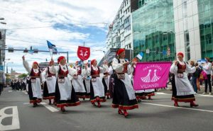 Lễ Hội Truyền Thống Tại Ta Lin (Ét Tô Ni A) Min