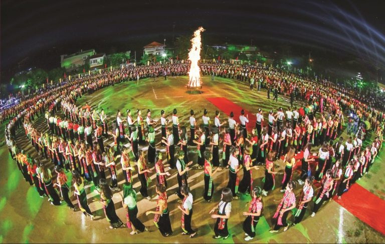 Màn Xòe Thái Tại Lễ Hội Văn Hóa, Du Lịch Mường Lò Năm 2018. Min