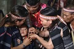 Một Nghi Thức Trong Lễ Thổi Tai Của Người Ba Na (kon Tum). Min