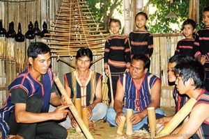 Nghệ Nhân Tât Nguyên Với Các Nhạc Cụ Truyền Thống. (i) Min