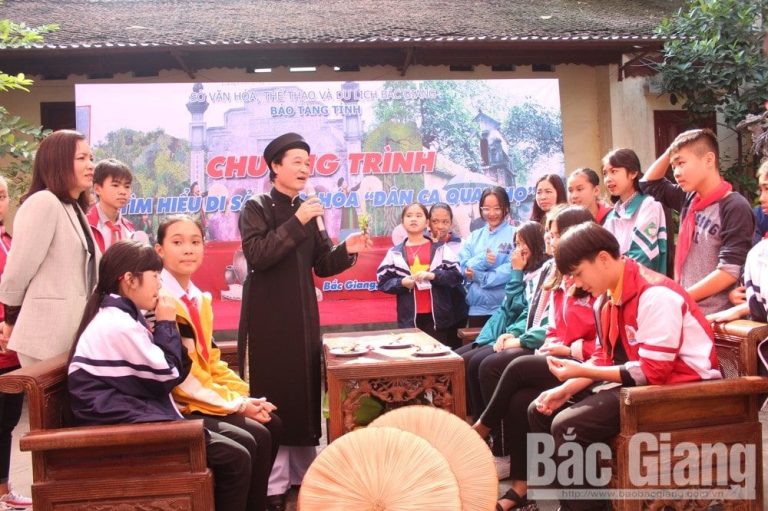 Nghệ Nhân Ưu Tú Nguyễn Phú Hiệp Giới Thiệu Quan Họ Tới Các Em Học Sinh Tp Bắc Giang. Min