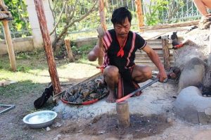 Nghề Rèn Truyền Thống Của đồng Bào Dân Tộc Thiểu Số ở Kon Tum. (thanhtra.com.vn) Min