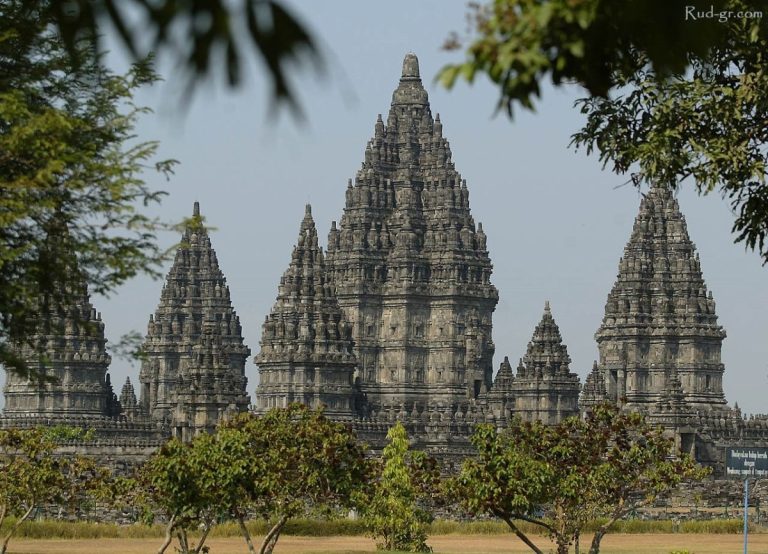 Prambanan Là Một Ngôi đền Hindu Nằm ở Trung Tâm Của Java, Inđônêxia. (i) Min