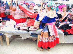 Sản Phẩm Nghề Dệt Thổ Cẩm. Ảnh Thái Vũ Min