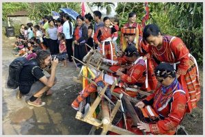 Thi Dệt Vải Của Phụ Nữ Pà Thẻn, Xã Tân Bắc, Huyện Quang Bình (hà Giang). (baotintuc.vn) Min