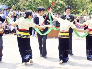 Tiết Mục Văn Nghệ Truyền Thống Của Người Thái. (i) Min