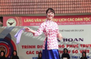 Trang Phục Của Dân Tộc Hoa. Min