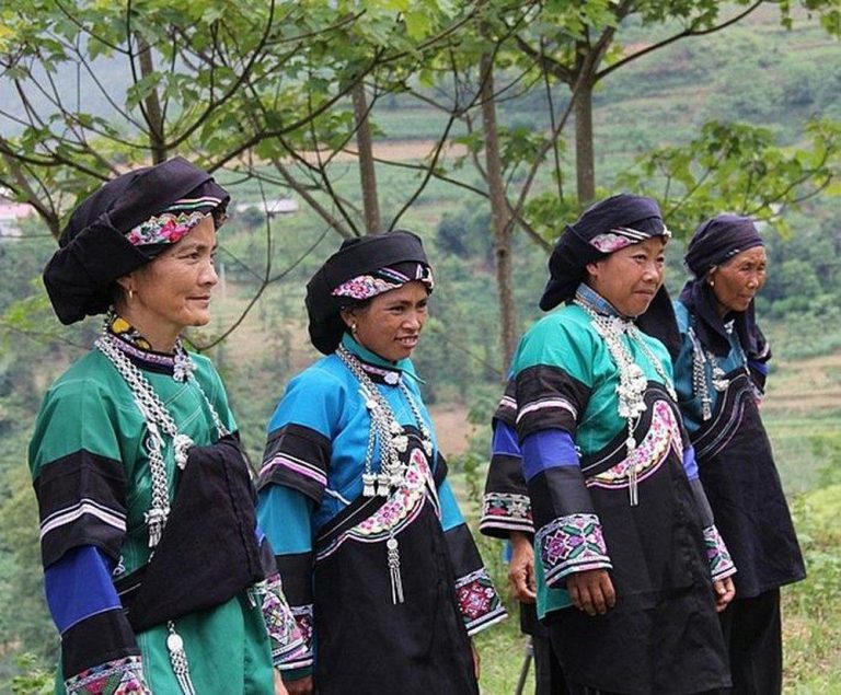 Trang Phục Truyền Thống Của Người Bố Y (Ảnh Sưu Tầm) Min