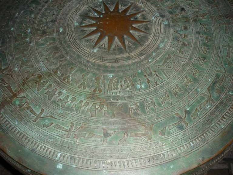 Trống đồng Ngọc Lũ. Min